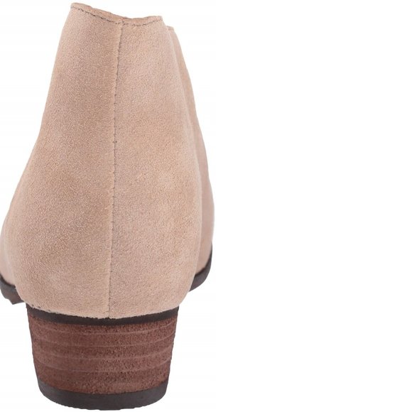 Blondo IZZYS Suede, Cut Out Block Heel Bootie NIB - Picture 5 of 7